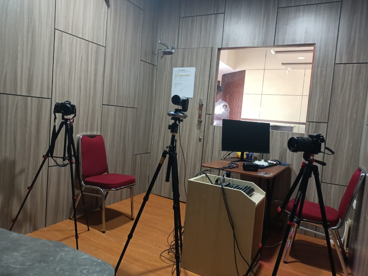 Podcast KPU Bantaeng episode 1 mengangkat tema cerita pemilih hebat: suara dari balik batas