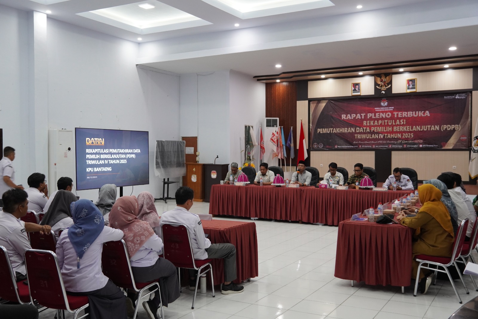 Rapat Pleno Terbuka Berkelanjutan Triwulan IV. Senin, 08 Desember 2025. Di Aula Husni Kamil Manik.