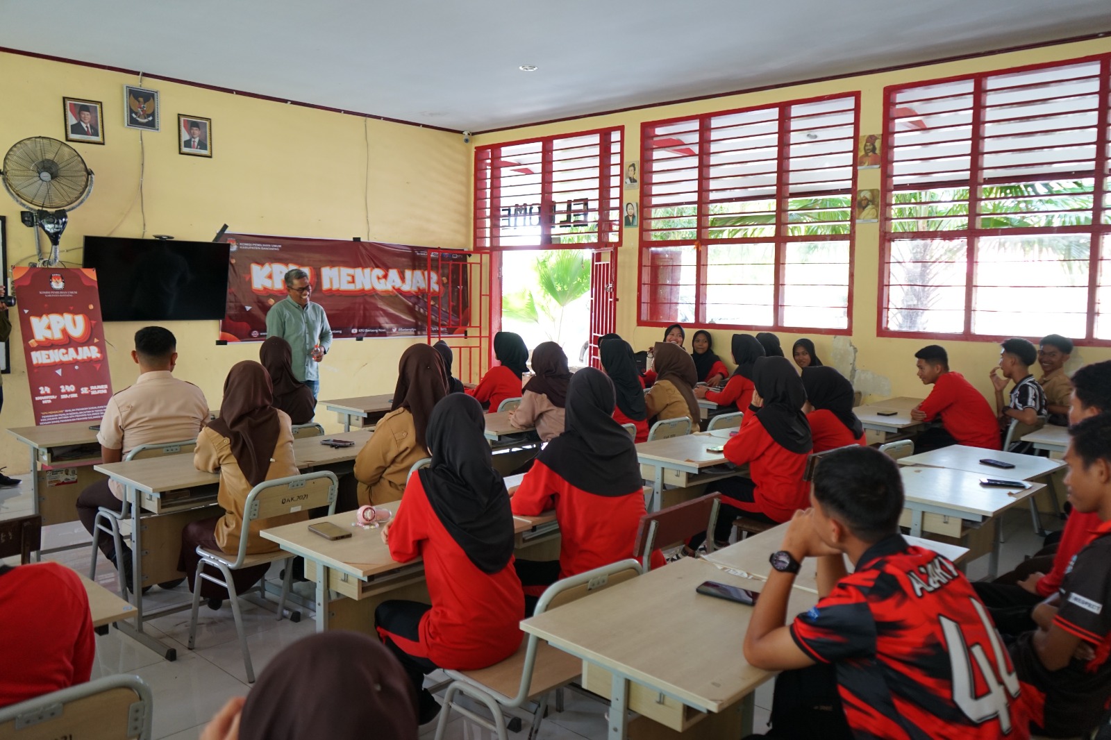 KPU Mengajar di SMA Negeri 1 Bantaeng, Jum'at 09 Januari 2026. Jemput Pemilih dari Sekolah
